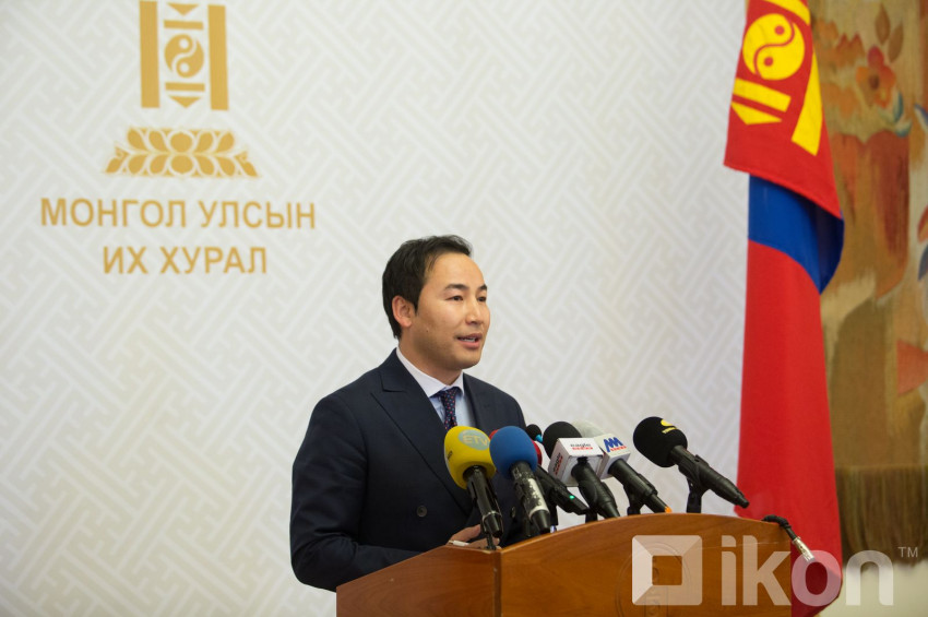 Өндөр ачаалалтай ажиллаж байгаа төрийн үйлчилгээний болон тусгай албан хаагчдыг түрээслээд, өмчлөх хэлбэрээр орон сууцтай болгоно